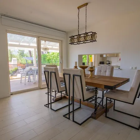 With Amazing Sea And Mountain Views *